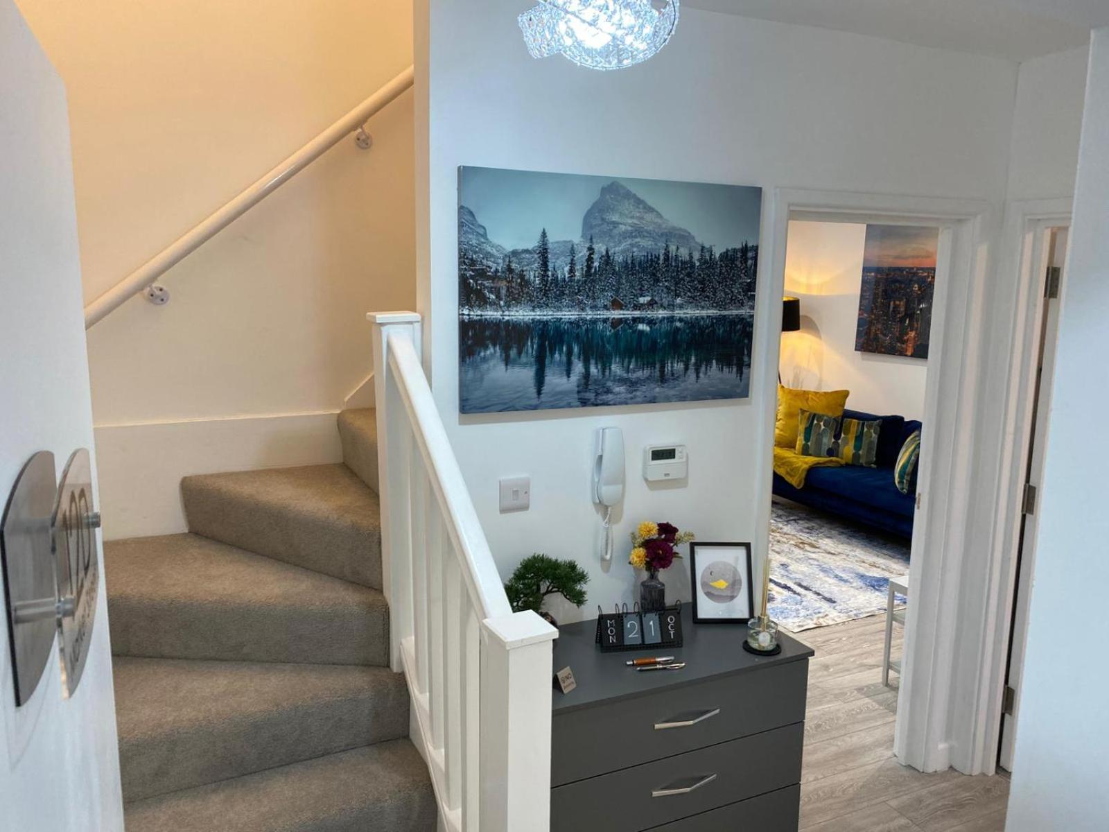 Stylish Apartment In Watford Watford  Exteriör bild